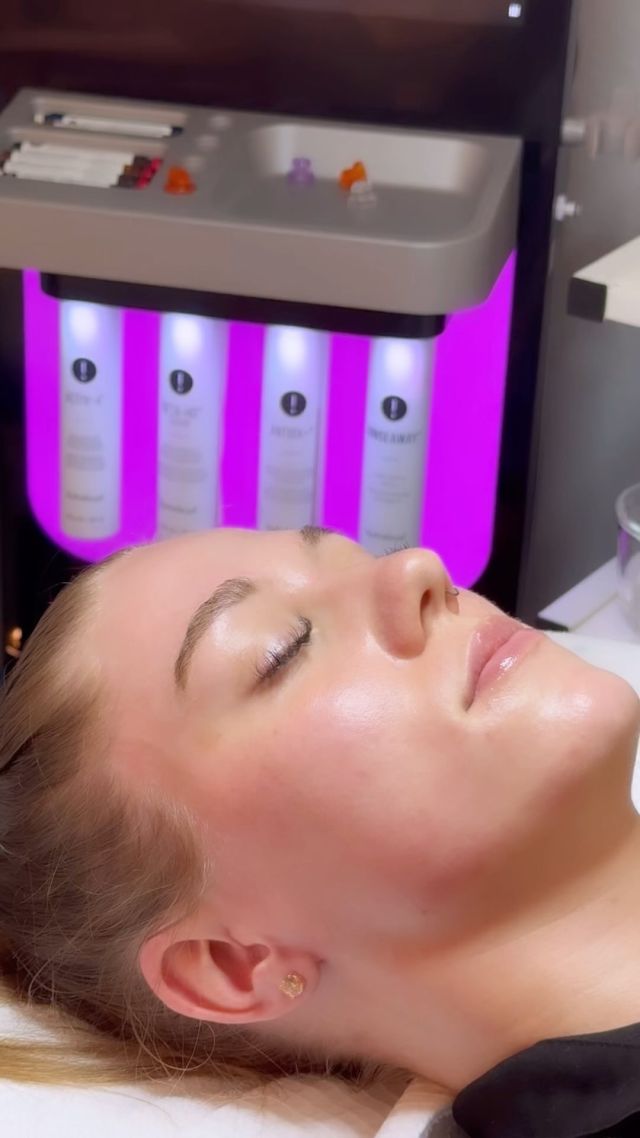 💫 Made to make you glow 💫 

🪄Personalized based on your skin concerns 
🪄Instant results 
🪄Non-invasive 
🪄No downtime 

Radiant skin is just an appointment away! 
💫 Chico, Yuba City & Oroville

#hydrafacial #hydratedskin #skin #buttecounty #medspa