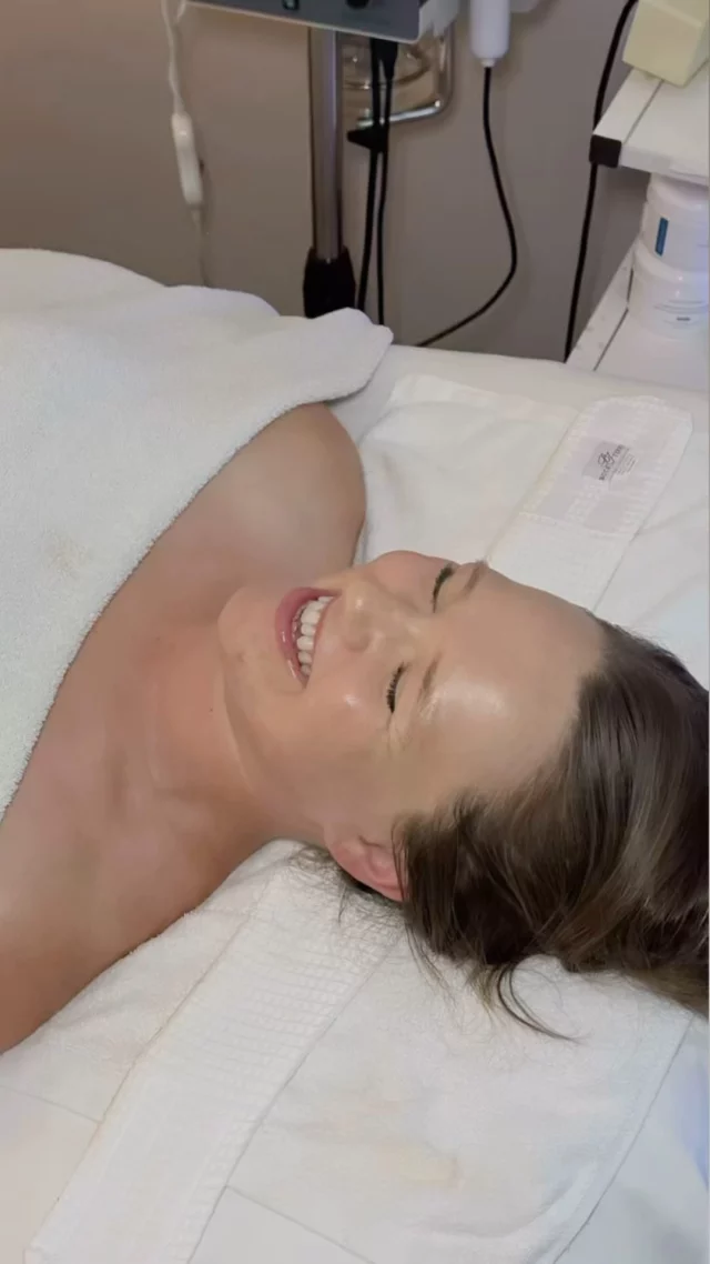 Celebrate the beauty of motherhood with the gift of self-care 🧖🏼‍♀️✨

Head into our skincare boutique to purchase a gift certificate for our Radiance Facial to gift to a special someone 💌

#loveyourskin #mothersdaygifts #facial #skinceuticals