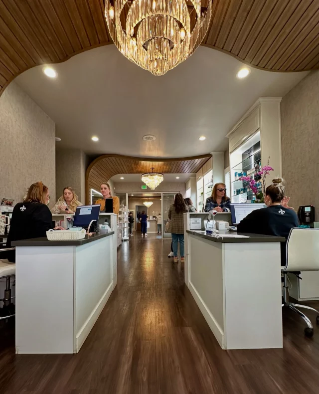 Join us at our Chico office TOMORROW from 4-6 for our SkinCeuticals Summer Event! 🎅
✨Enjoy Appetizers, drinks & Live DJ
✨20% off ALL Skincare Products
✨Exclusive event raffles and gift with purchase
✨Meet with Karina & Stephanie from SkinCeuticals